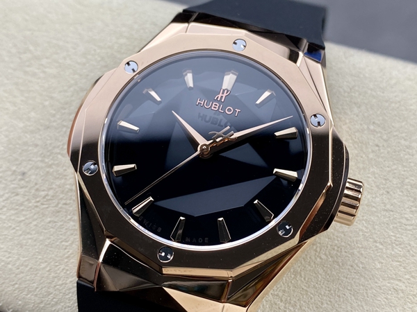 ウブロコピー時計背面デザイン